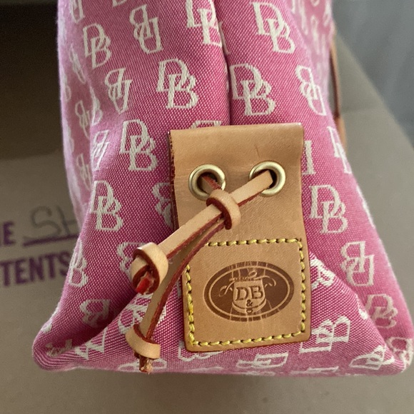 Dooney and Bourke - Picture 4 of 5